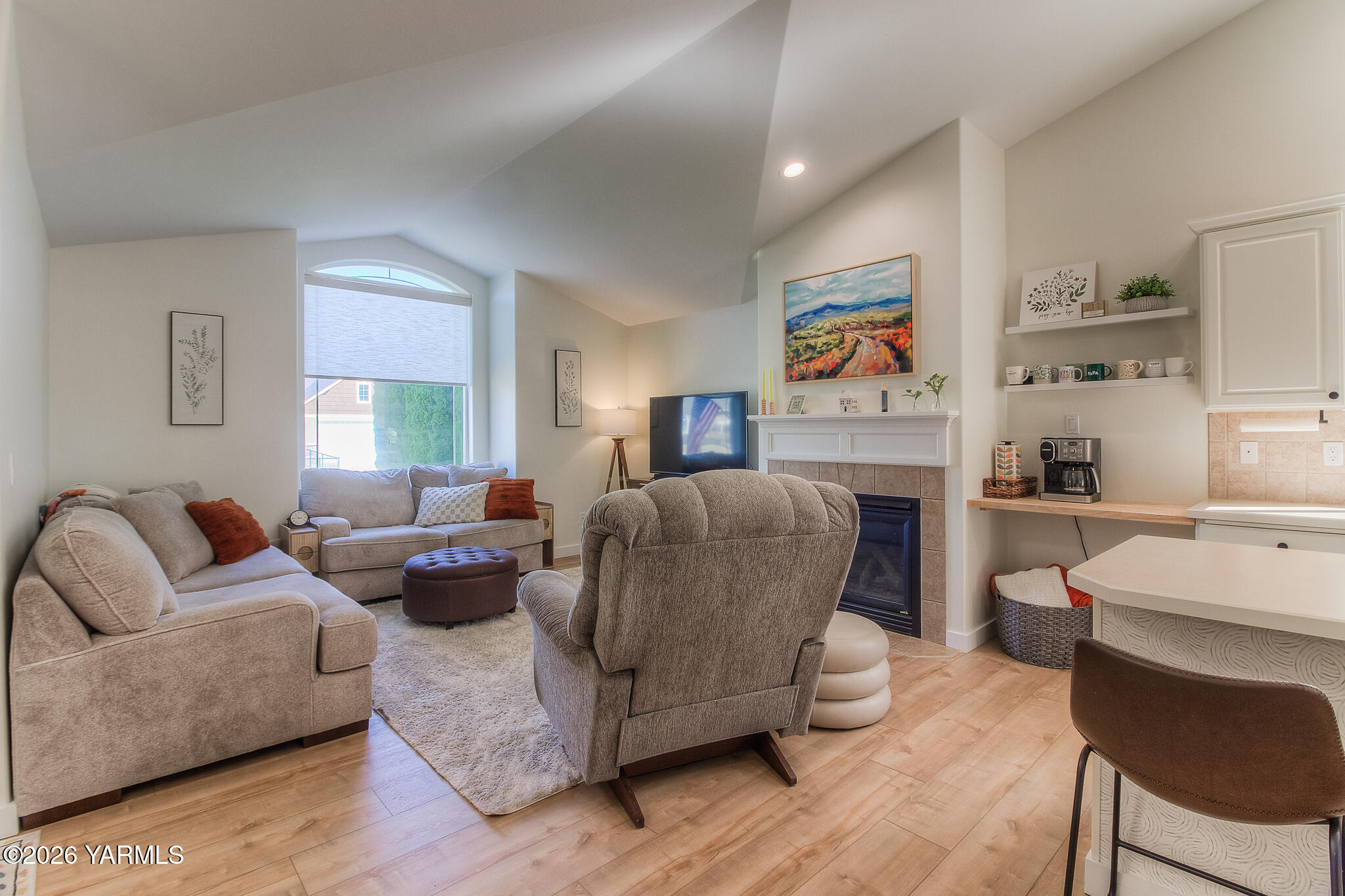 8604 Midvale Road Yakima, WA 98908 - Photo 7 of 23 07Familyroom