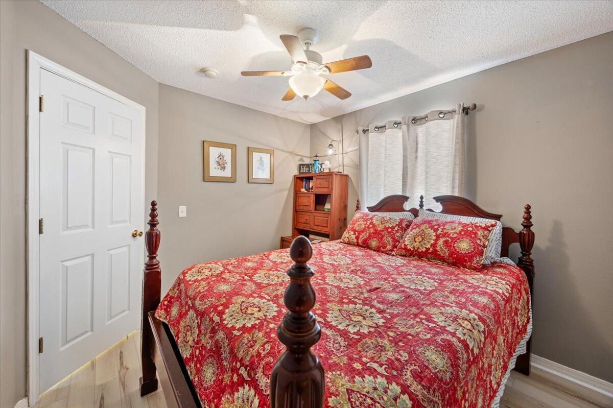 7666 Chablis Circle Navarre, FL 32566 - Photo 12 of 20