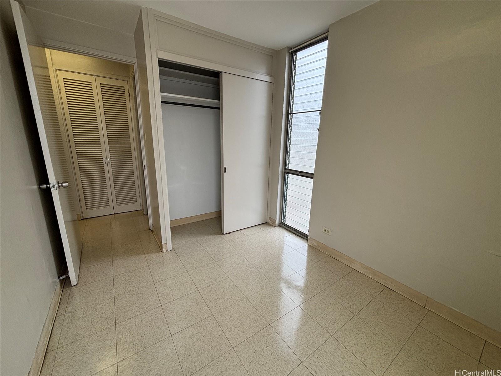 810 University Avenue, Unit 303 Honolulu, HI 96826 - Photo 10 of 12 an empty room with windows