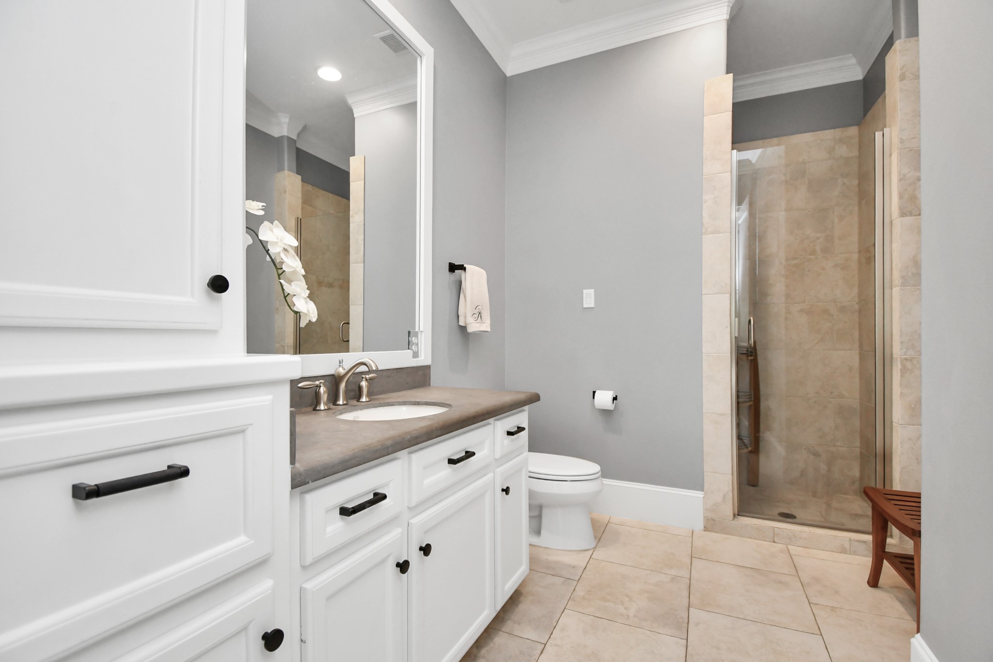 3739 Westerman Street Houston, TX 77005 - Photo 19 of 44 Full bathroom downstairs, adjacent to the flex room that is currently being used as a home gym. This right off the back patio / pool area.