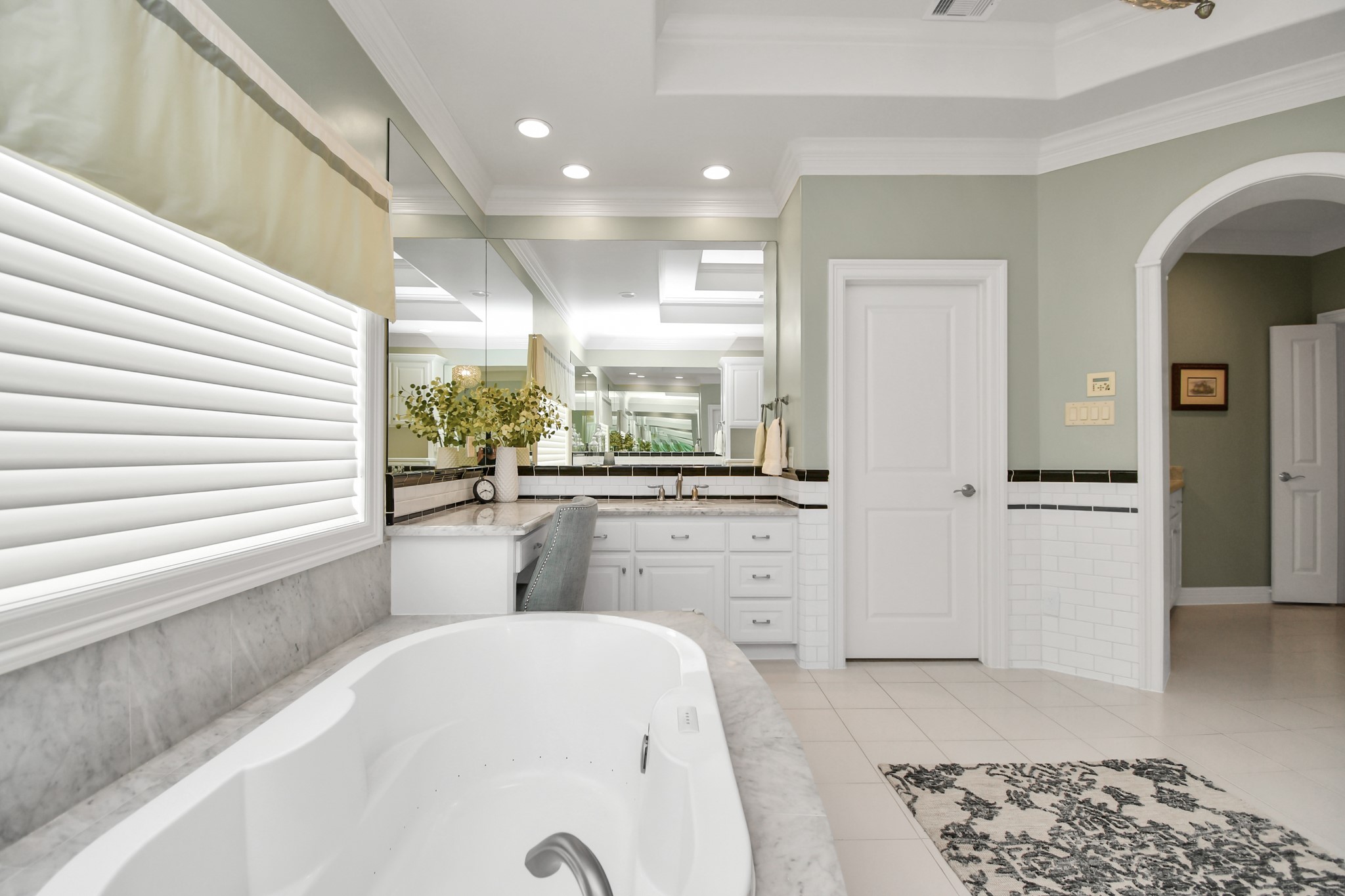 3739 Westerman Street Houston, TX 77005 - Photo 21 of 44 Relax in the oversized soaking tub!