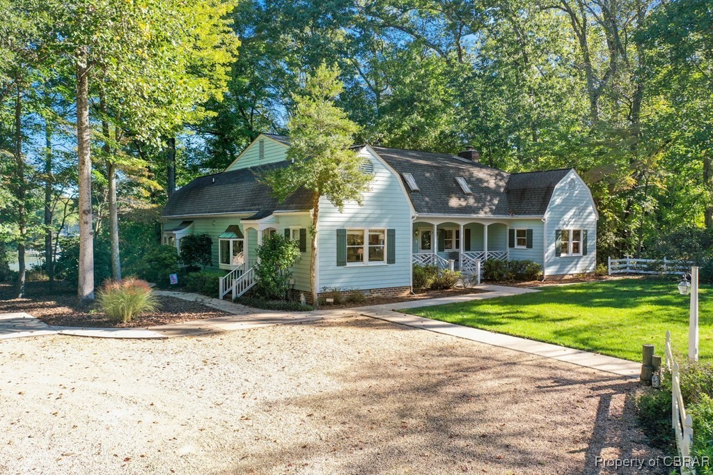 184 York Road Irvington, VA 22480 - Photo 6 of 46 Colonial style home with covered porch and a front yard
