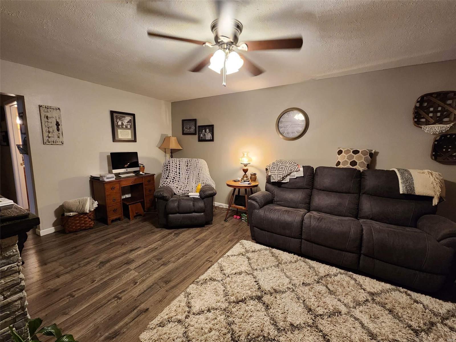 208 West County Road Jerseyville, IL 62052 - Photo 2 of 9 Gallery Image 2
