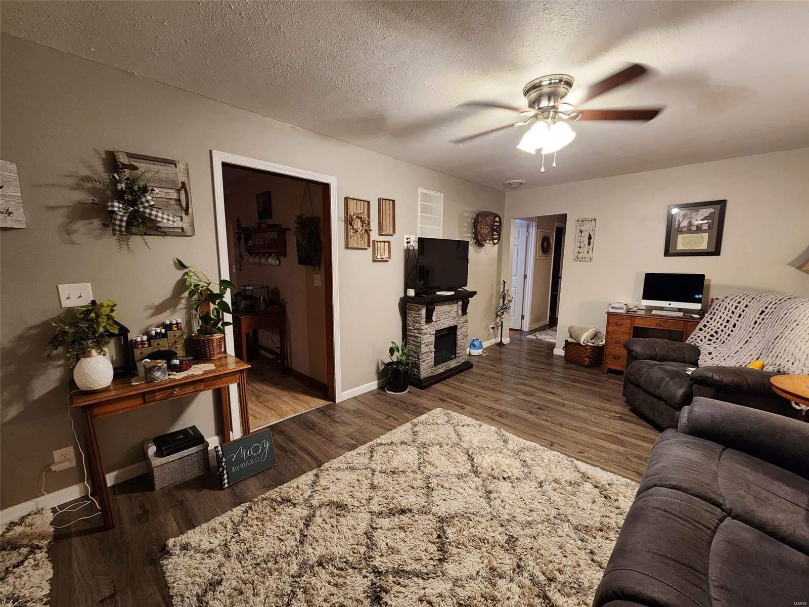 208 West County Road Jerseyville, IL 62052 - Photo 3 of 9 Gallery Image 3