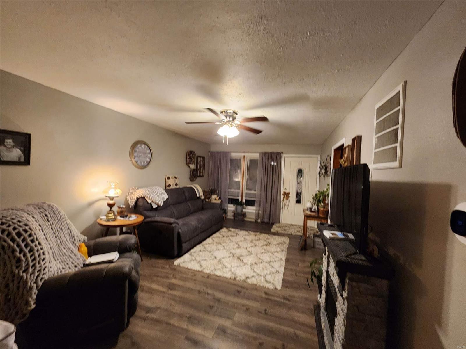 208 West County Road Jerseyville, IL 62052 - Photo 4 of 9 Gallery Image 4