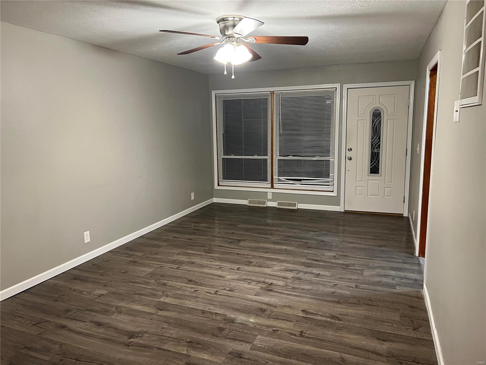 208 West County Road Jerseyville, IL 62052 - Photo 6 of 9 Gallery Image 6