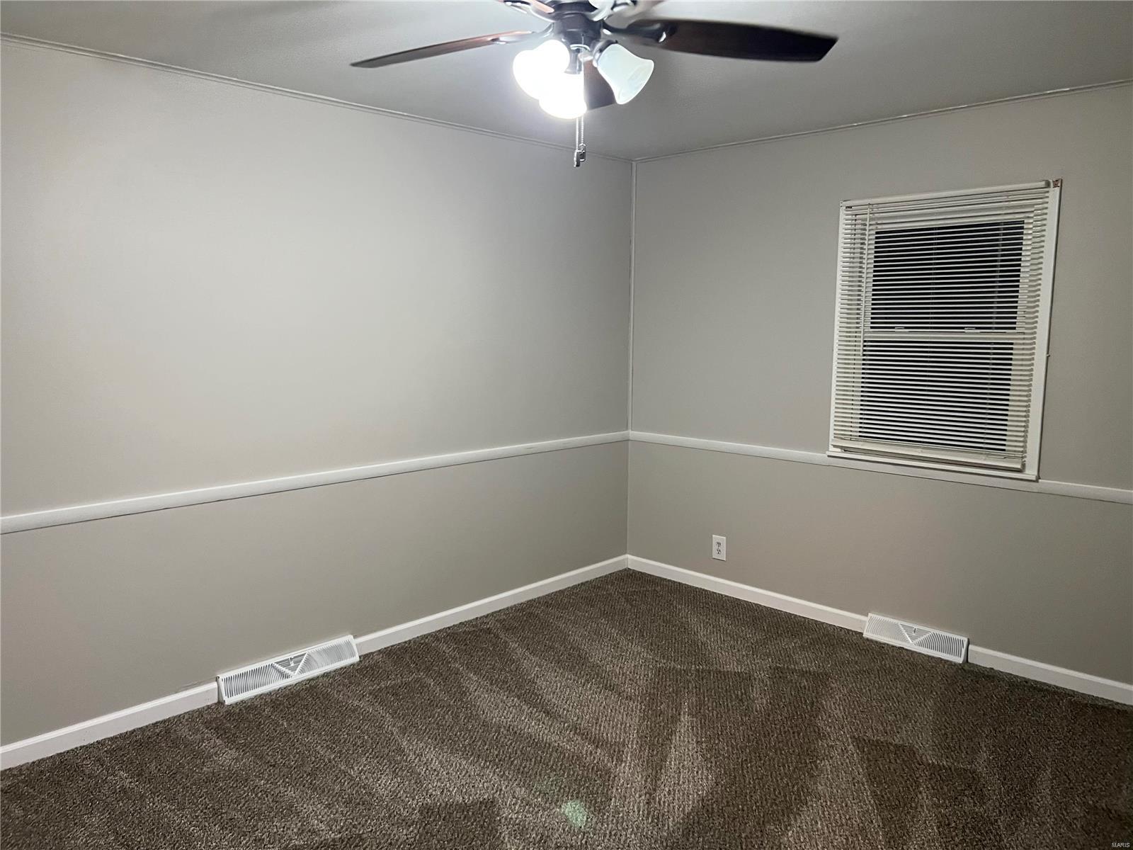 208 West County Road Jerseyville, IL 62052 - Photo 7 of 9 Gallery Image 7
