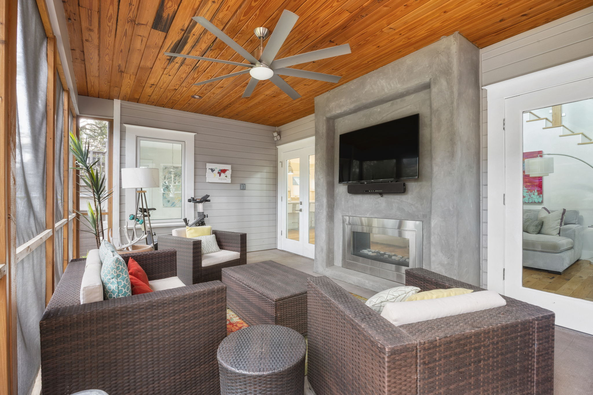 606 East 42nd Street Austin, TX 78751 - Photo 22 of 40 a living room with furniture and a flat screen tv