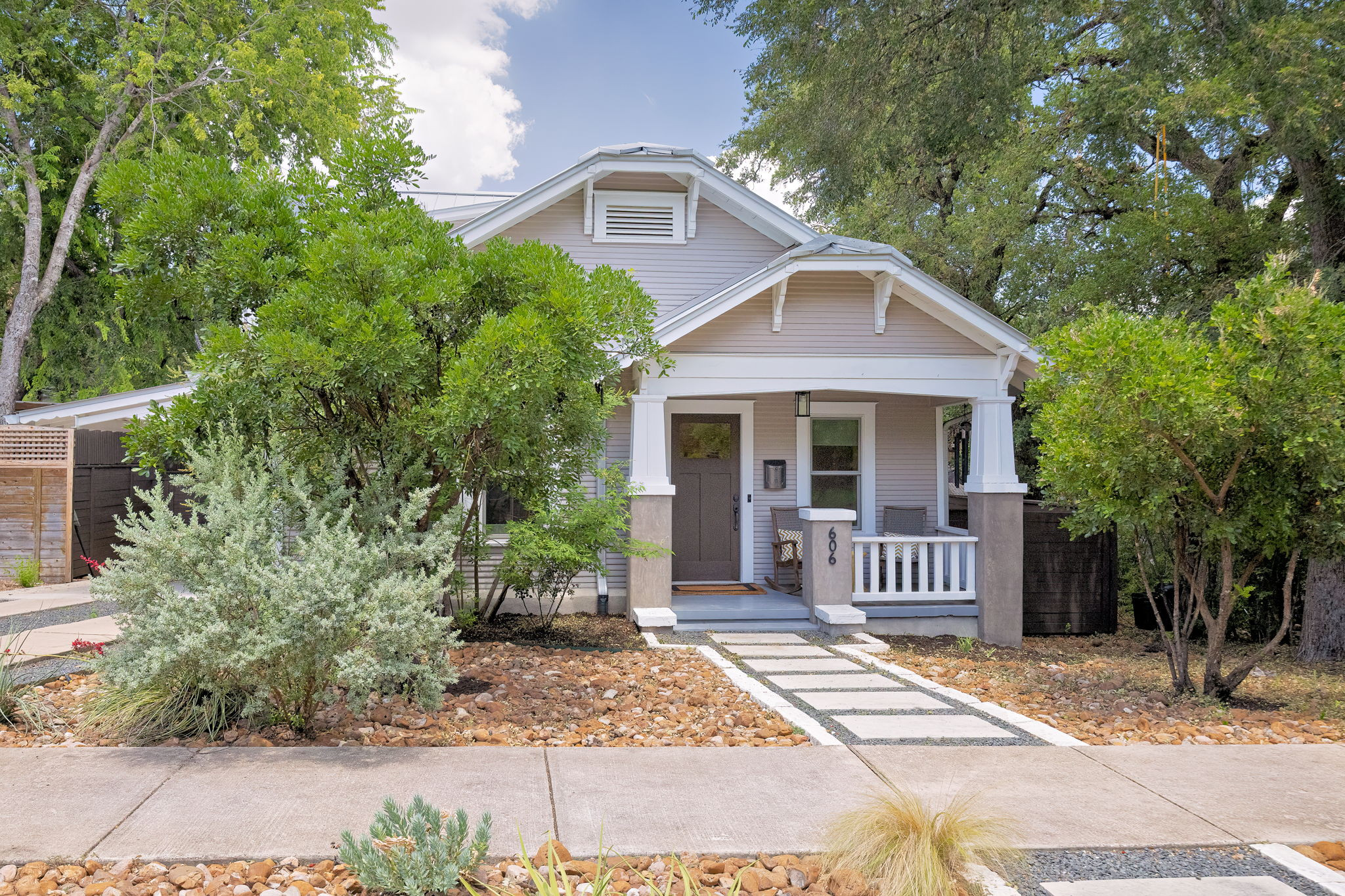 606 East 42nd Street Austin, TX 78751 - Photo 33 of 40 a front view of a house with garden