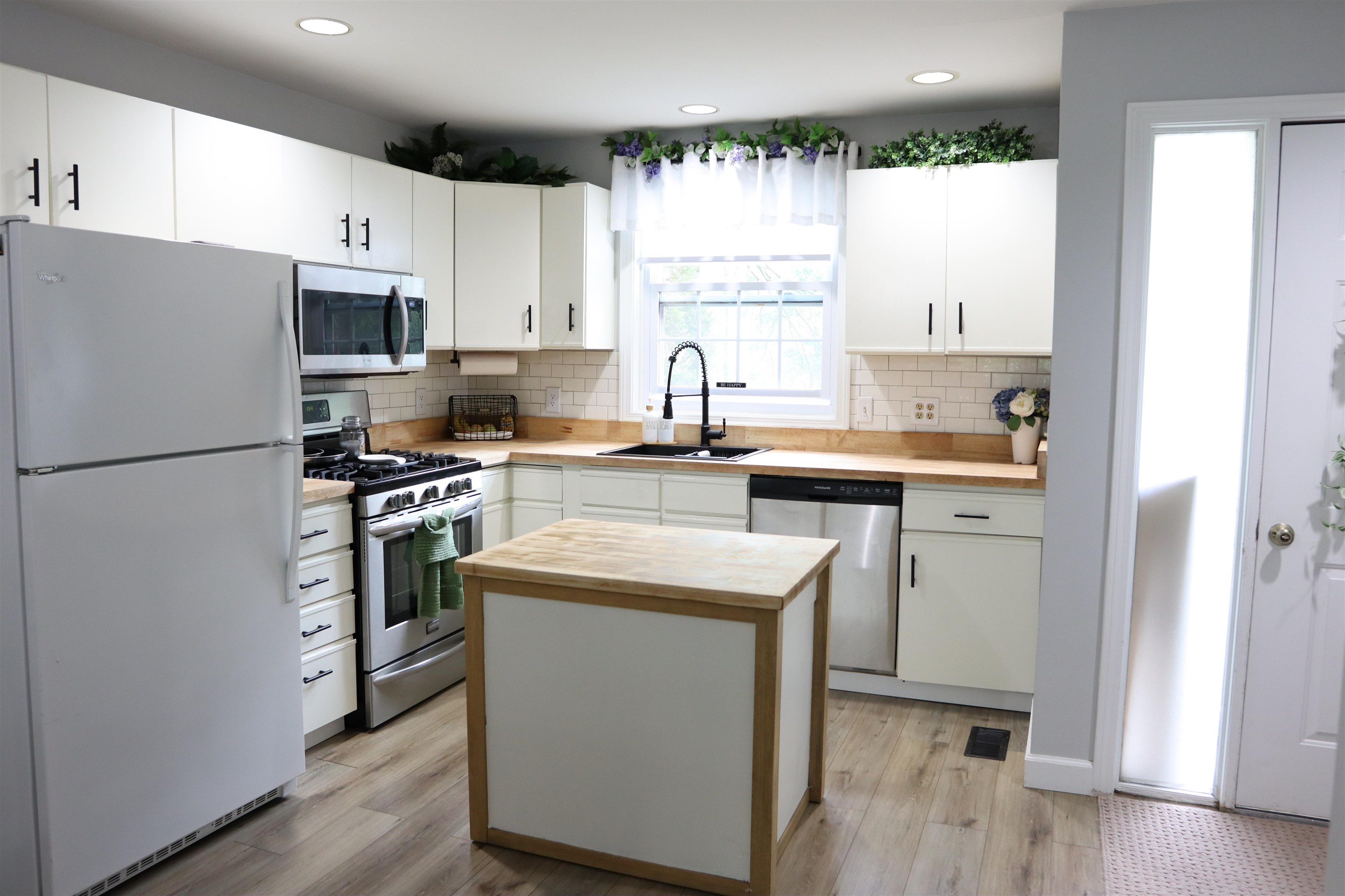 1465 Hooksett Road, Unit 224 Hooksett, NH 03106 - Photo 5 of 32 Gallery Image 5