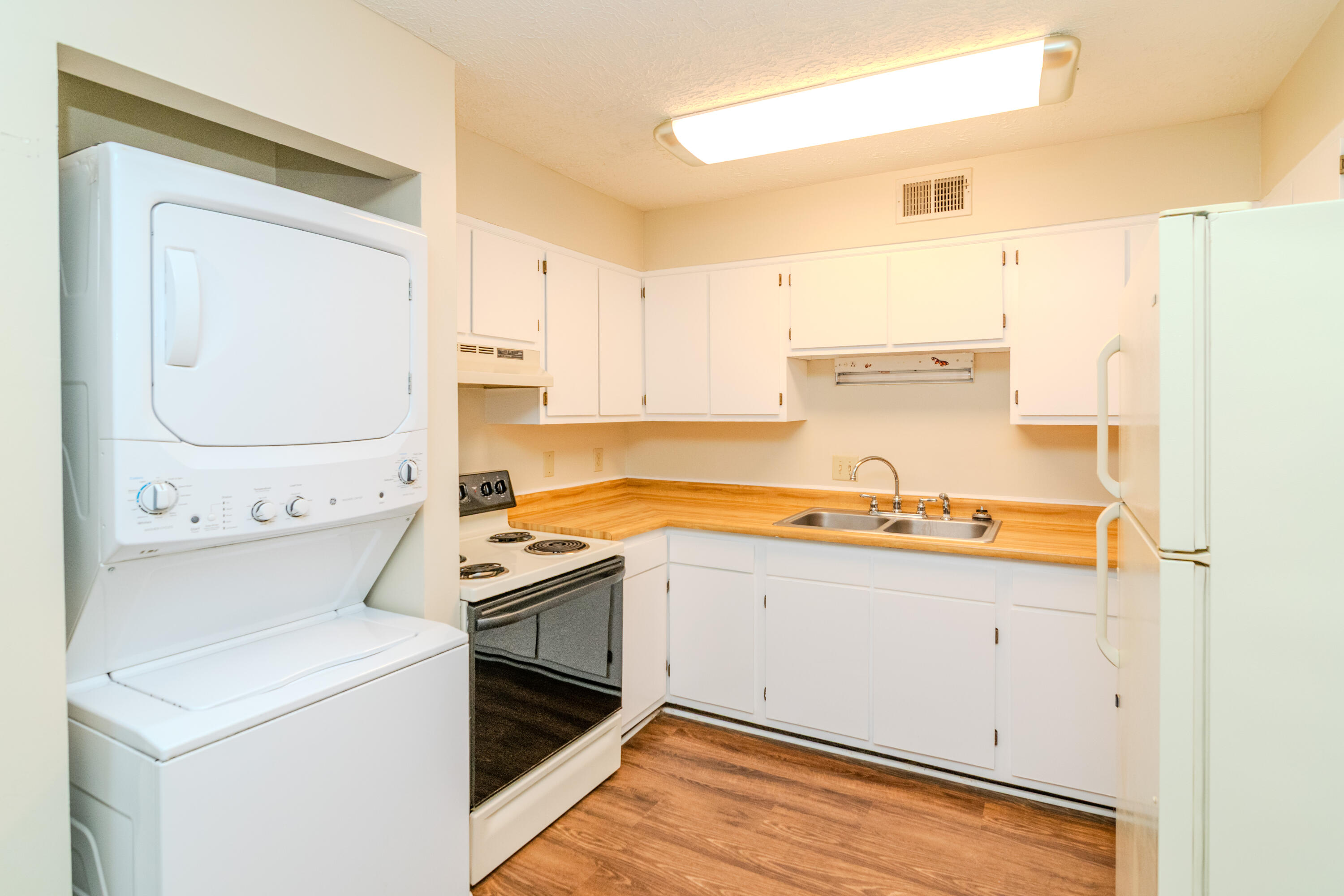 1310 Louisville Road, Unit 71 Frankfort, KY 40601 - Photo 8 of 25 kitchen and laundry