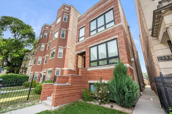 $4,000 | 6241 South Woodlawn Avenue, Chicago, IL 60637
