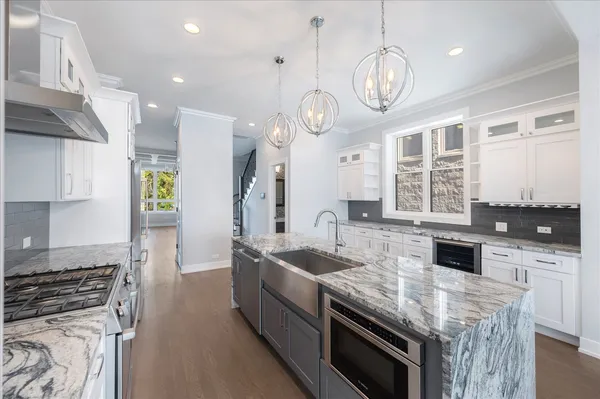 $4,000 | 6241 South Woodlawn Avenue, Chicago, IL 60637