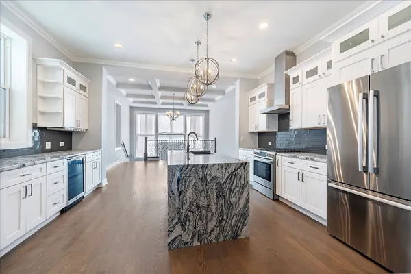 $4,000 | 6241 South Woodlawn Avenue, Chicago, IL 60637