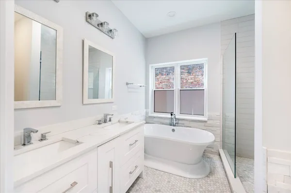 $4,000 | 6241 South Woodlawn Avenue, Chicago, IL 60637