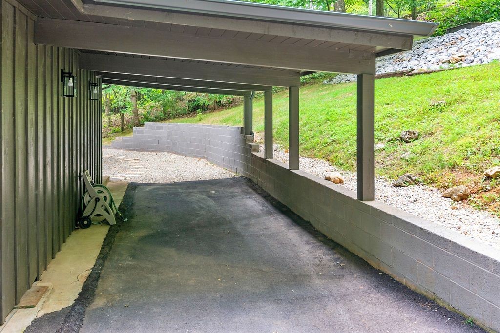 185 Brown Oldham Ln Spring Spring City, TN 37381 - Photo 31 of 31 a view of a porch with a table and chairs