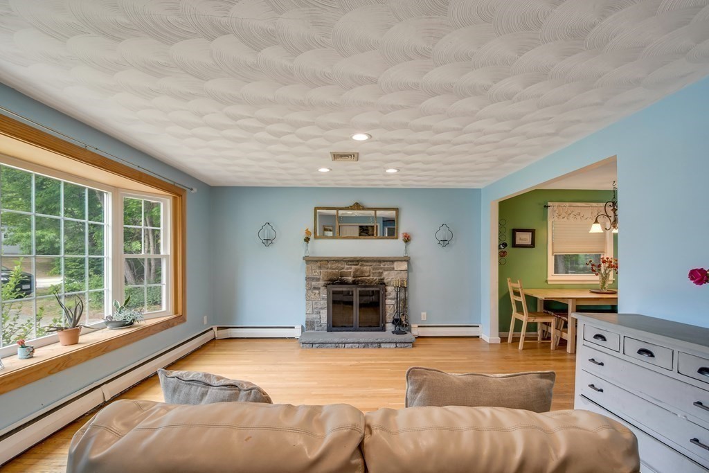 44 Lyndon Road Sharon, MA 02067 - Photo 4 of 25 Gallery Image 4