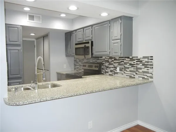 $2,295 | 18240 Midway Road, Unit 105, Dallas, TX 75287