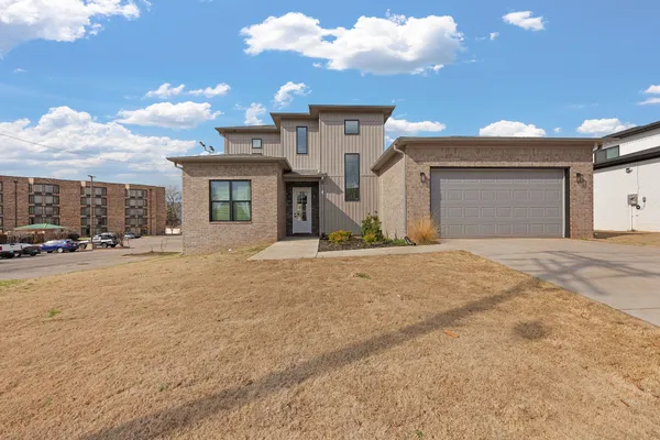 $449,900 | 135 Max Ln Drive, Jackson, TN 38305