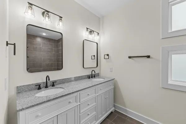 $449,900 | 135 Max Ln Drive, Jackson, TN 38305