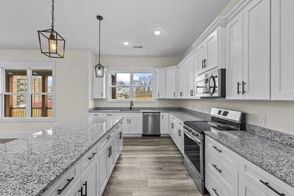 $449,900 | 135 Max Ln Drive, Jackson, TN 38305