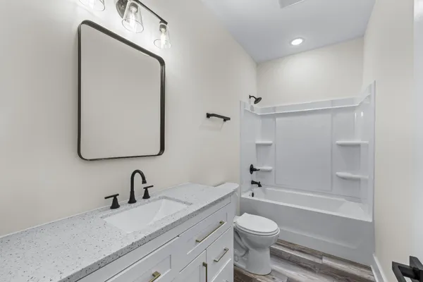 $449,900 | 135 Max Ln Drive, Jackson, TN 38305