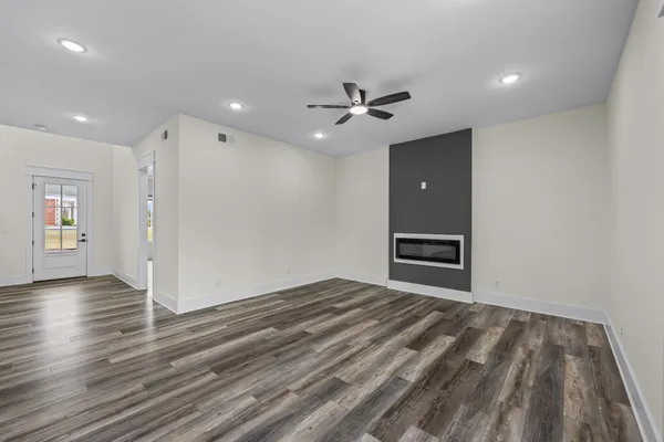 $449,900 | 135 Max Ln Drive, Jackson, TN 38305