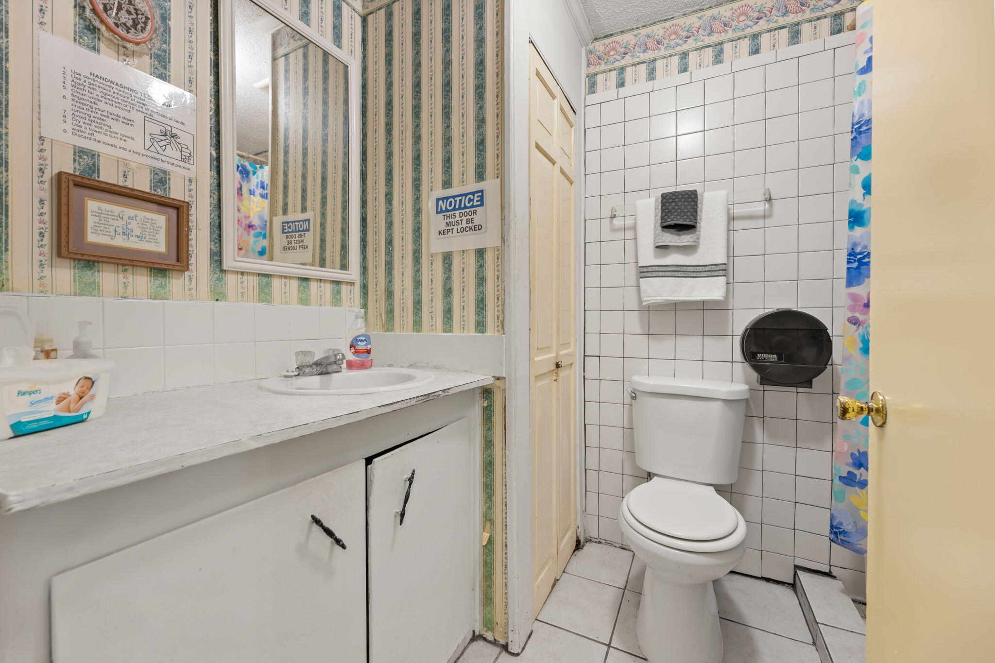 20-22 Larnes Street Charleston, SC 29403 - Photo 19 of 38 Full Bath w/ Walk in Shower