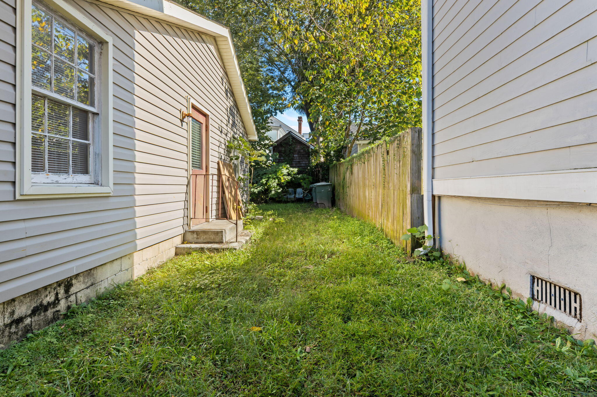 20-22 Larnes Street Charleston, SC 29403 - Photo 6 of 38 Driveway/Side door