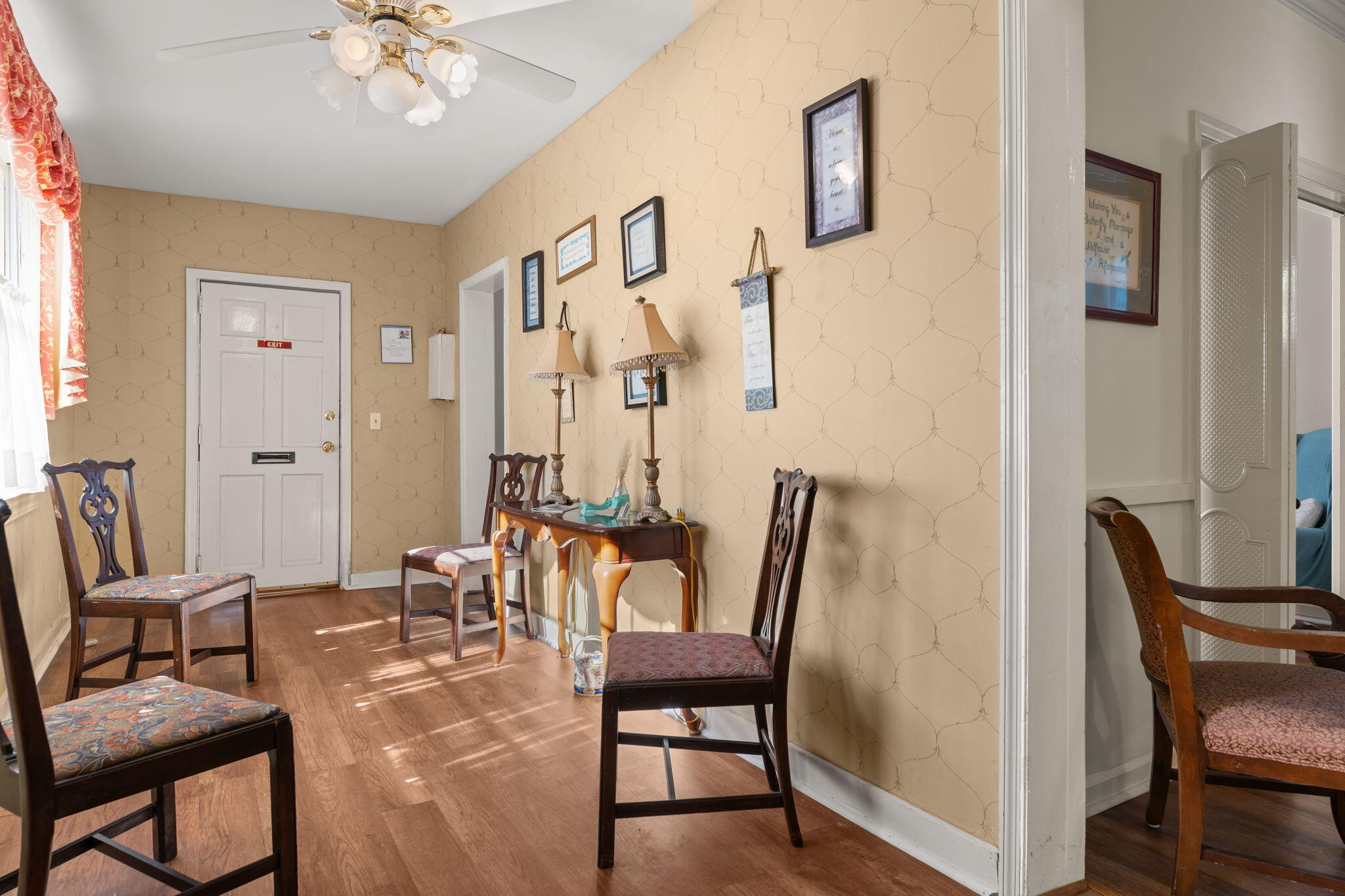 20-22 Larnes Street Charleston, SC 29403 - Photo 9 of 38 Foyer/Sitting room