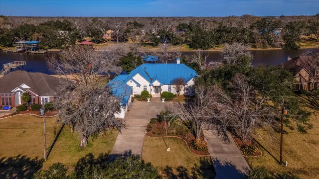 $895,995 | 220 County Road 461A, Brazoria, TX 77422