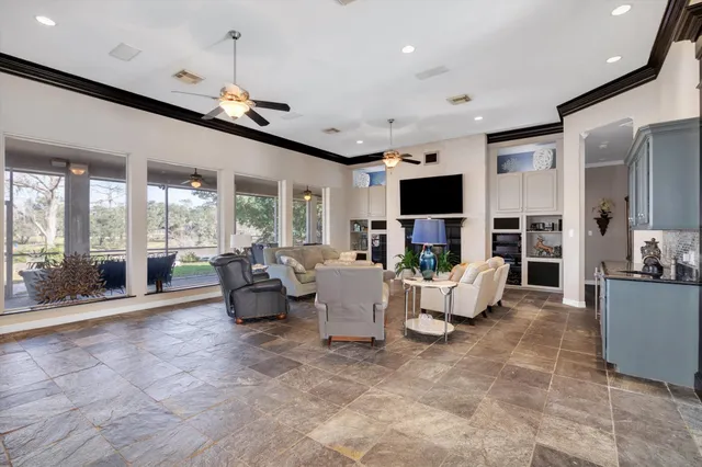 $895,995 | 220 County Road 461A, Brazoria, TX 77422