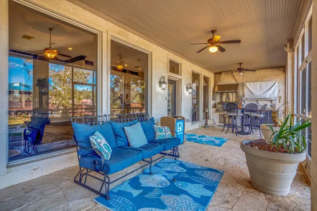 $895,995 | 220 County Road 461A, Brazoria, TX 77422