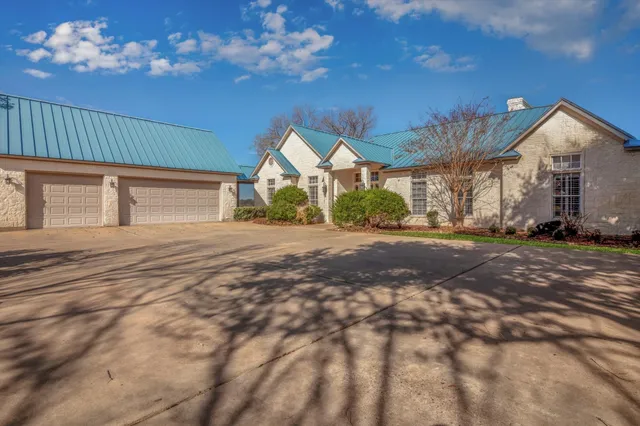 $895,995 | 220 County Road 461A, Brazoria, TX 77422
