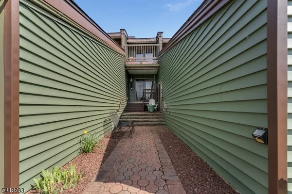 $295,000 | 13 Ridgedale Drive, Annandale, NJ 08801