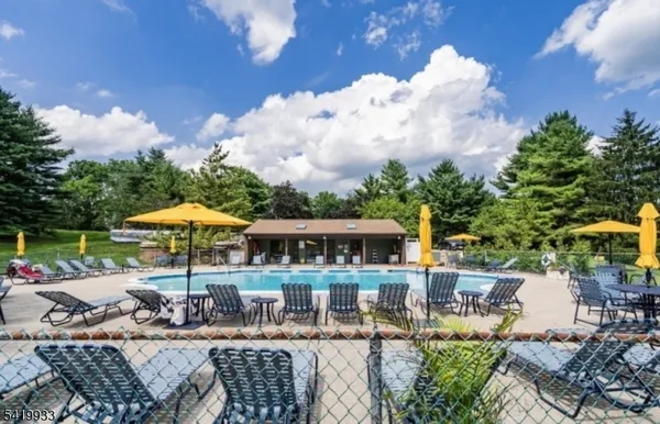 $295,000 | 13 Ridgedale Drive, Annandale, NJ 08801