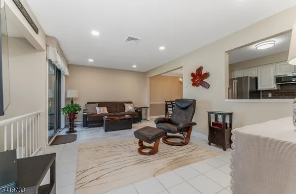 $295,000 | 13 Ridgedale Drive, Annandale, NJ 08801