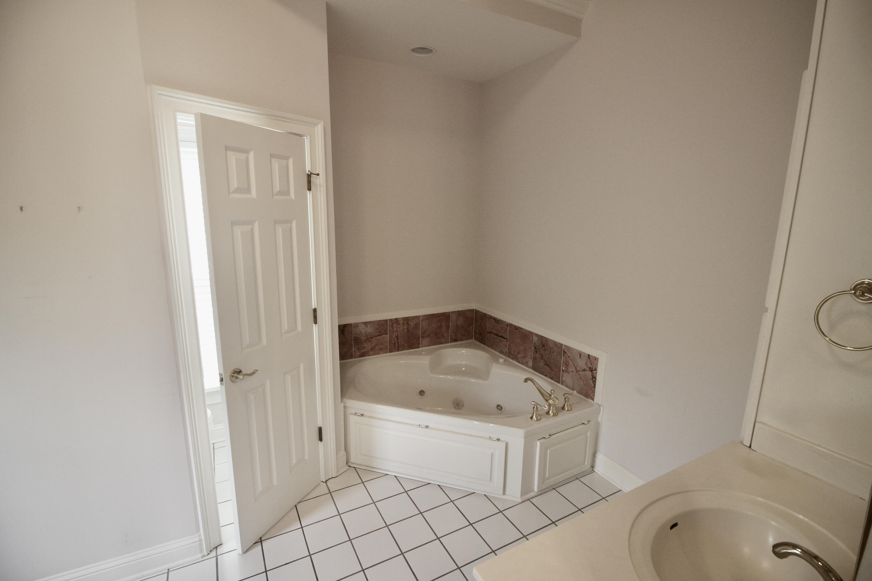 6413 Knightsbridge Road Hixson, TN 37343 - Photo 26 of 54 Jetted Tub