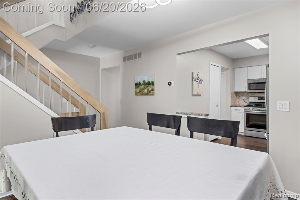 39455 Country Lane Novi, MI 48375 - Photo 6 of 52
