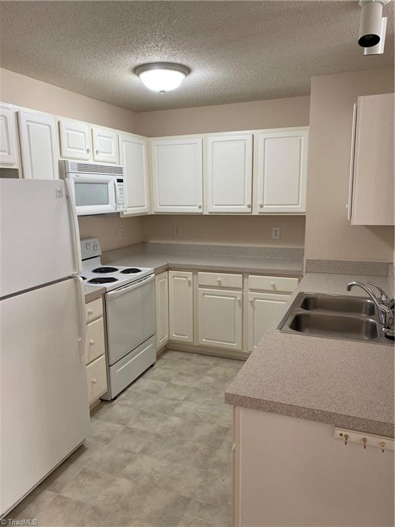 140 James Road, Unit 1A High Point, NC 27265 - Photo 3 of 16 kitchen