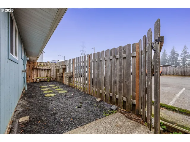 $289,000 | 13647 Gaffney Lane, Unit 10, Oregon City, OR 97045