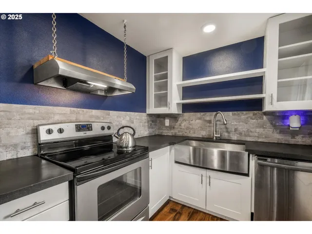 $289,000 | 13647 Gaffney Lane, Unit 10, Oregon City, OR 97045