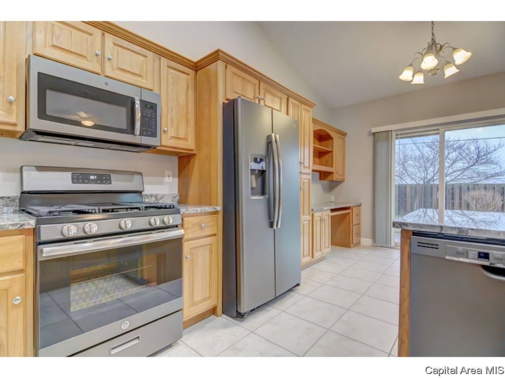 240 Gray Court Springfield, IL 62711 - Photo 5 of 35