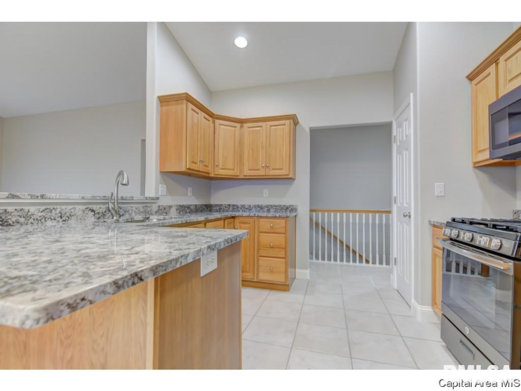240 Gray Court Springfield, IL 62711 - Photo 6 of 35