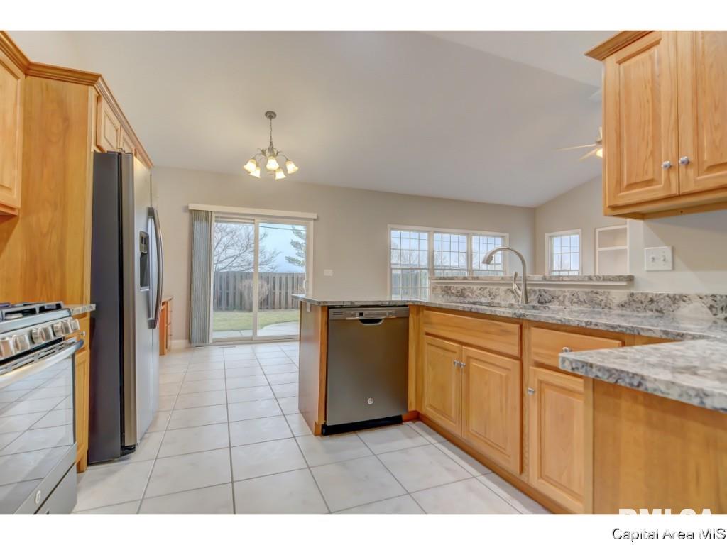 240 Gray Court Springfield, IL 62711 - Photo 8 of 35