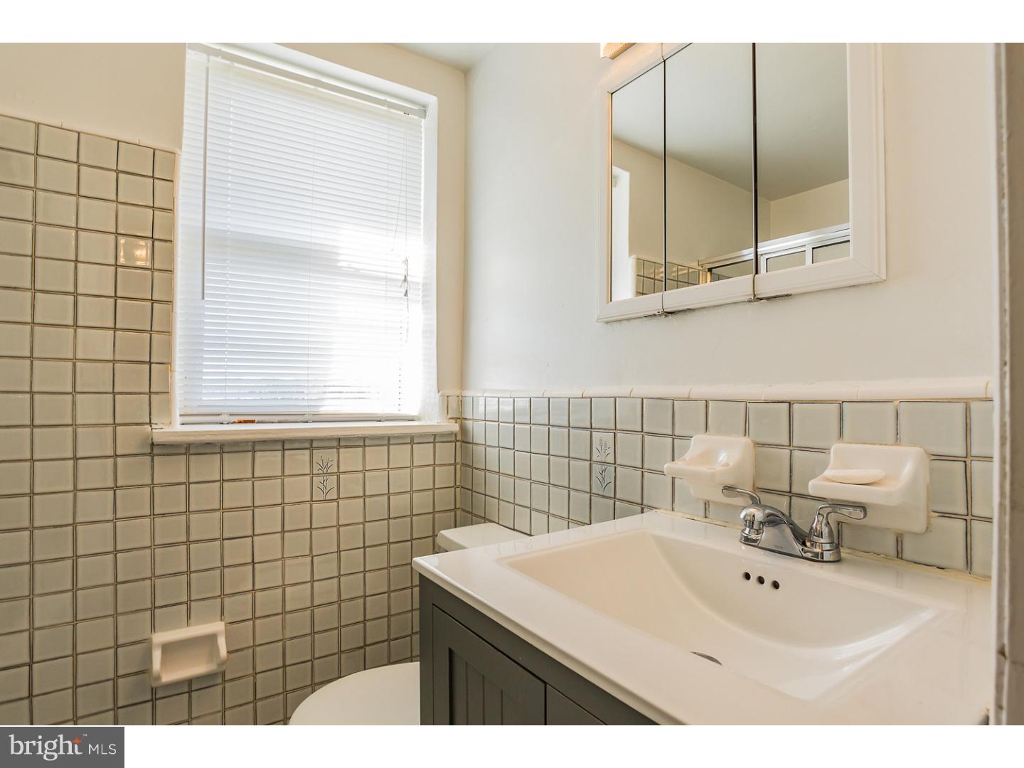 1800 Merribrook Road Philadelphia, PA 19151 - Photo 11 of 17 Bathroom