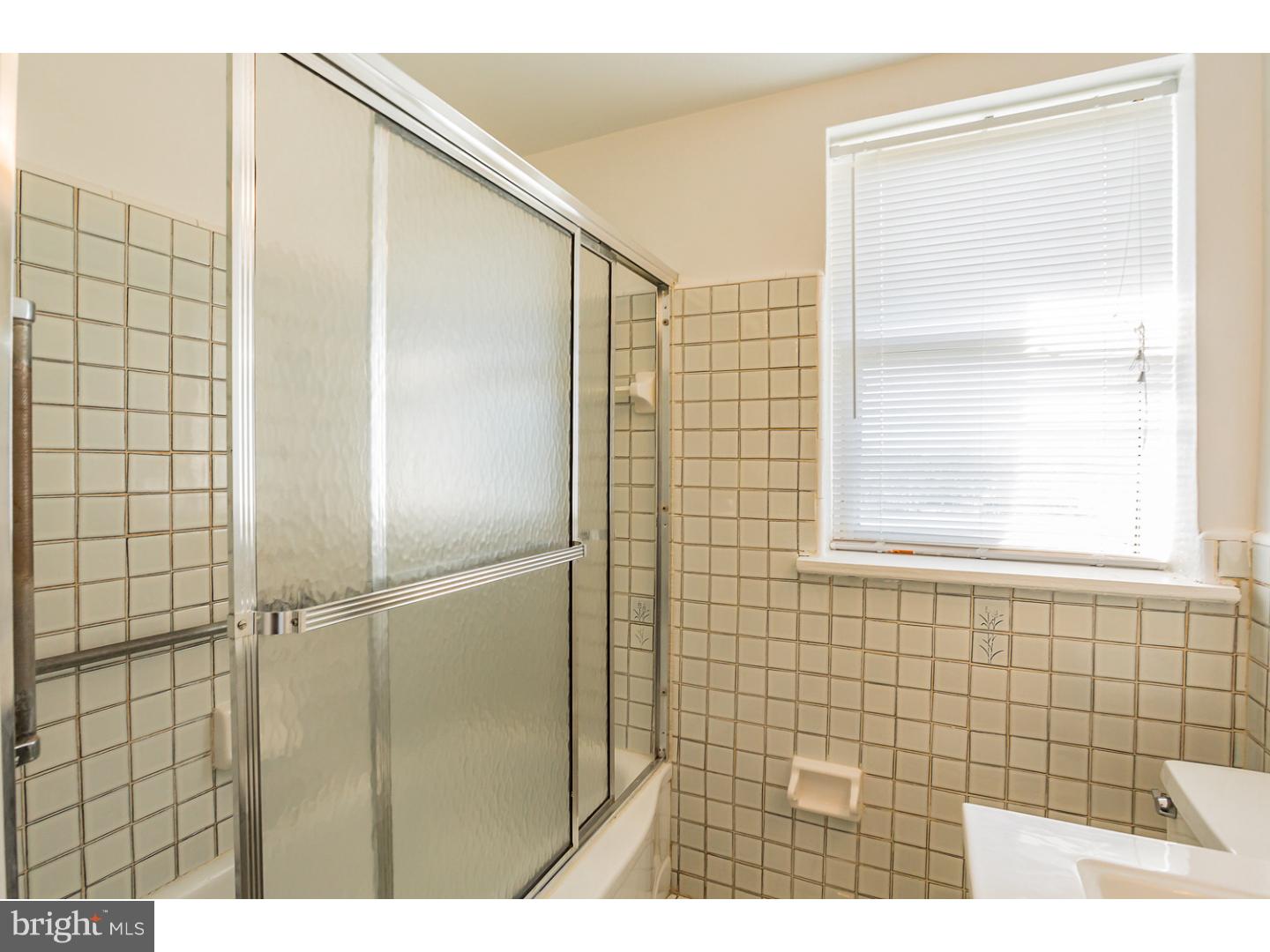 1800 Merribrook Road Philadelphia, PA 19151 - Photo 12 of 17 Bathroom