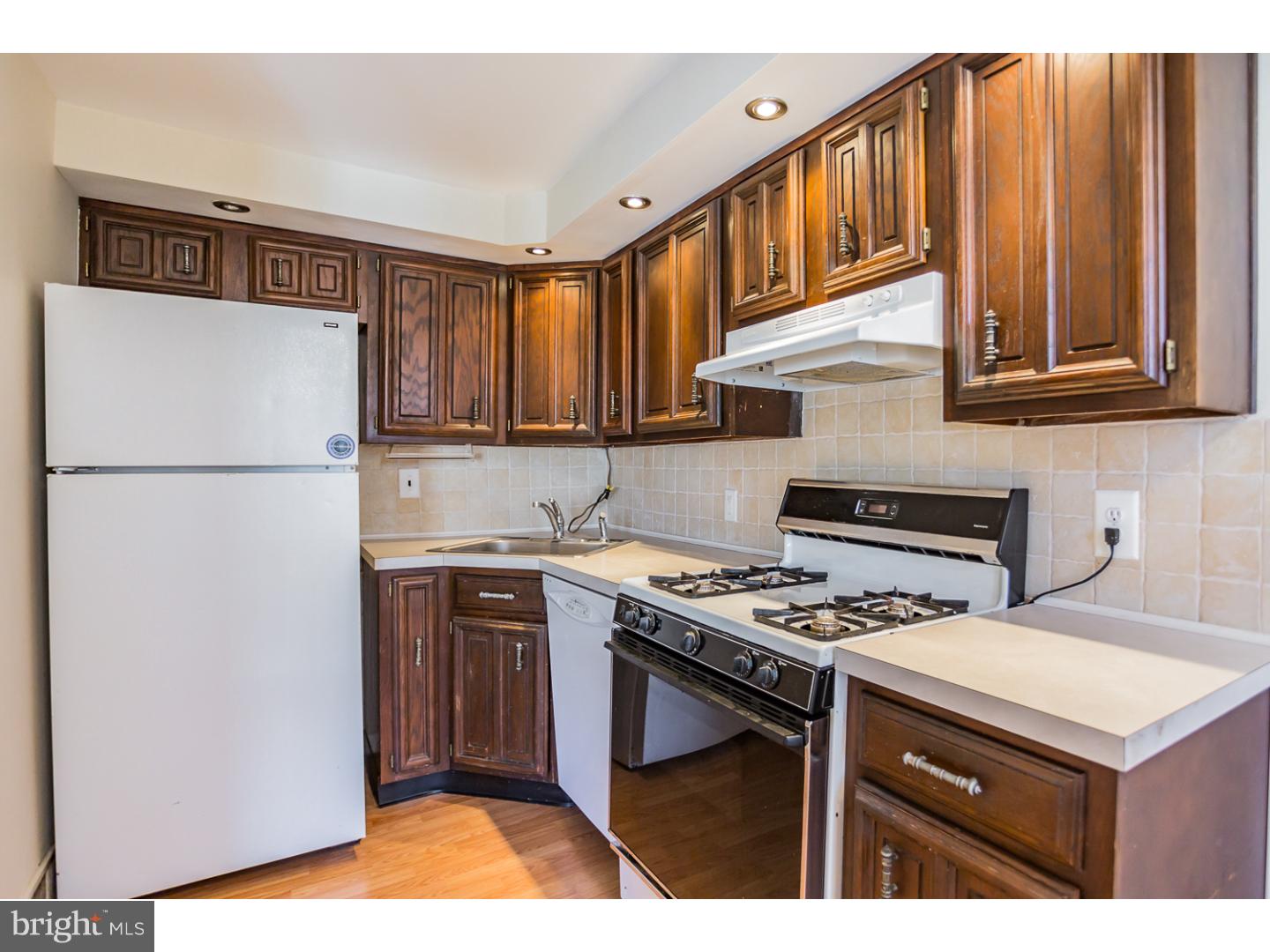 1800 Merribrook Road Philadelphia, PA 19151 - Photo 8 of 17 Kitchen