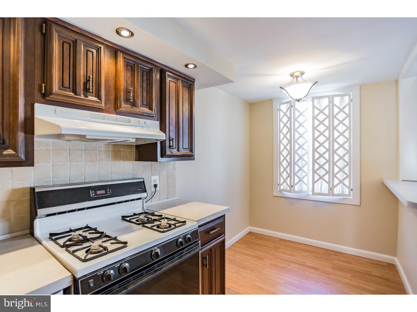 1800 Merribrook Road Philadelphia, PA 19151 - Photo 9 of 17 Kitchen