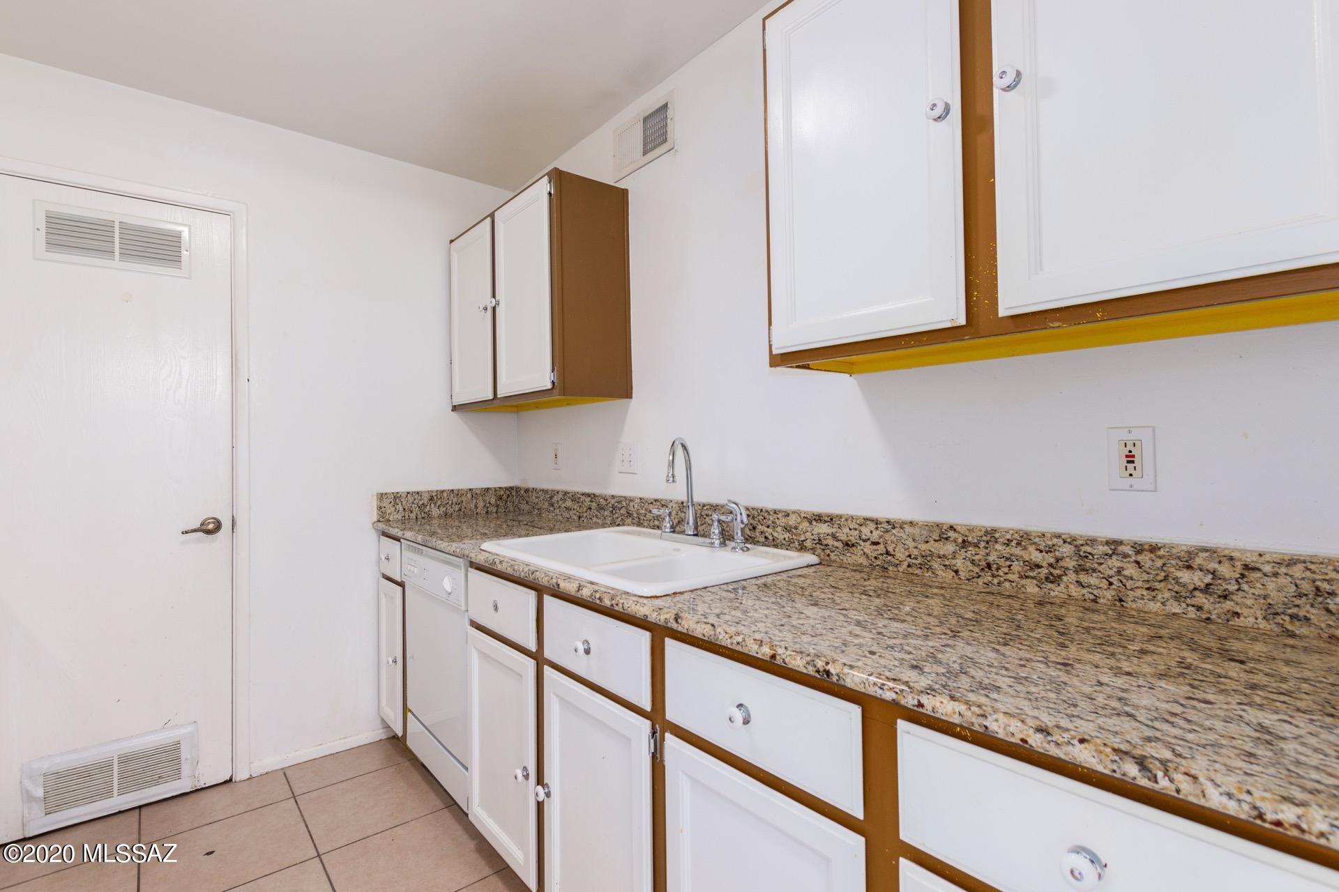 625 South Prudence Road, Unit 104 Tucson, AZ 85710 - Photo 9 of 25